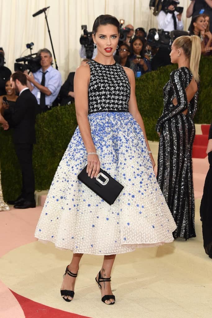 Gala Met chaussures : Adriana Lima