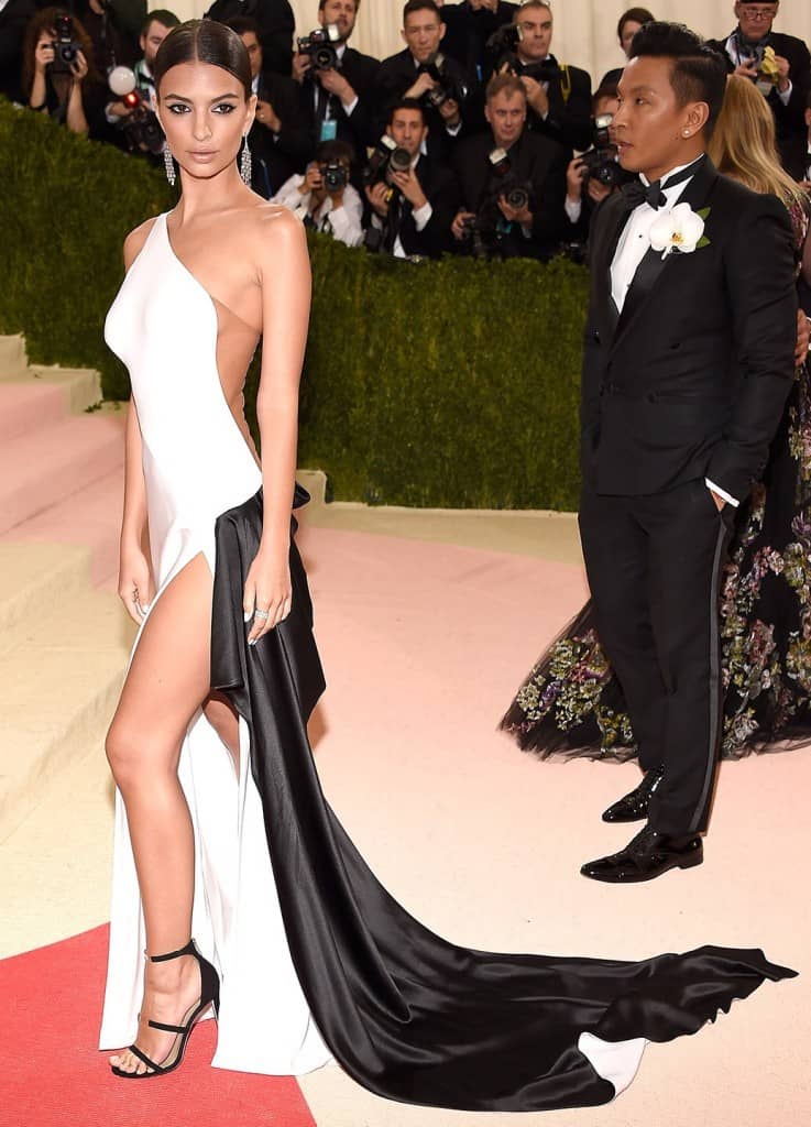Gala Met chaussures : Emily Ratajkowski