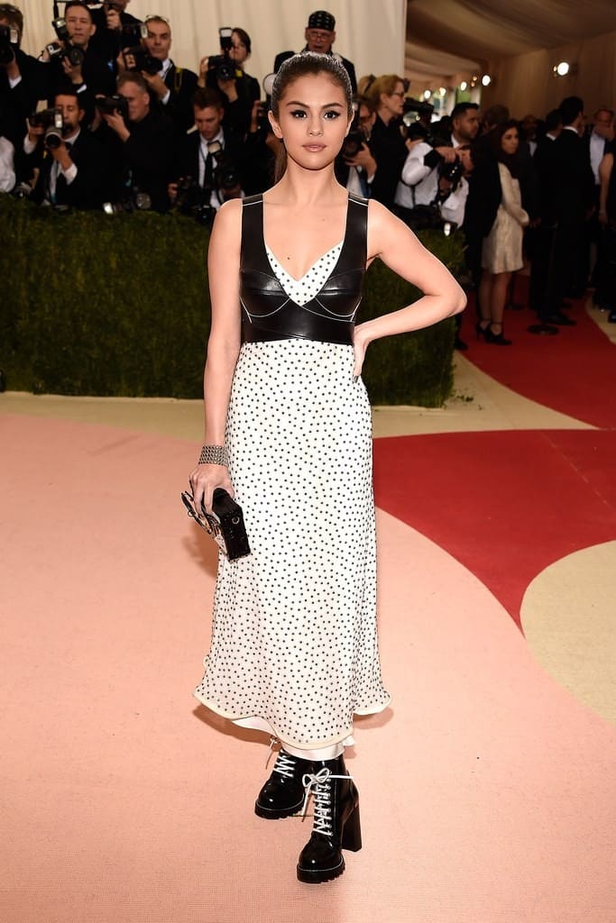 Gala Met chaussures : Selena Gomez