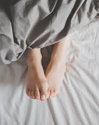chaussuresonline-sanschaussettes-pieds-dormir-bienêtre-beauté-tendance