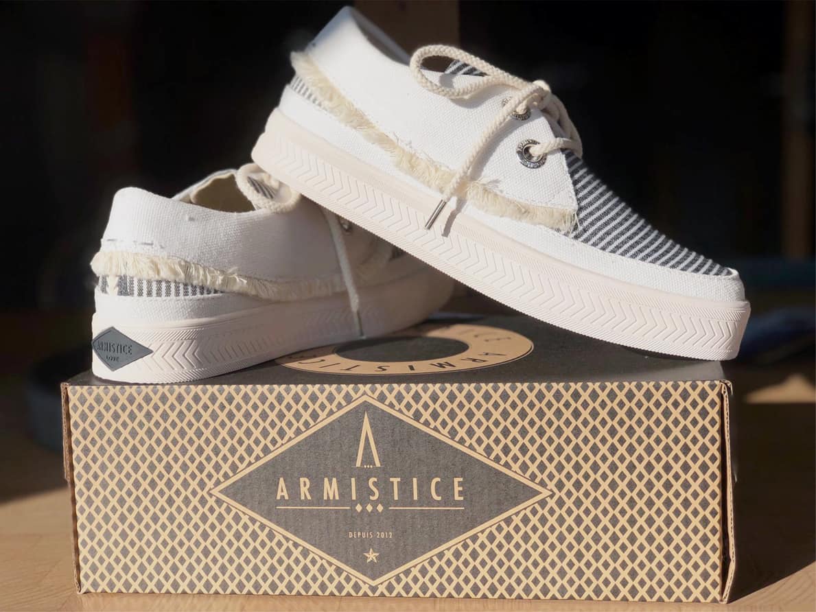 ChaussuresOnline-armistice-baskets-sneakers-tendance-mode-nouvellecollection2019-marin-semellesblanches-femme-urbainchic-SonarIndian-blogchaussure