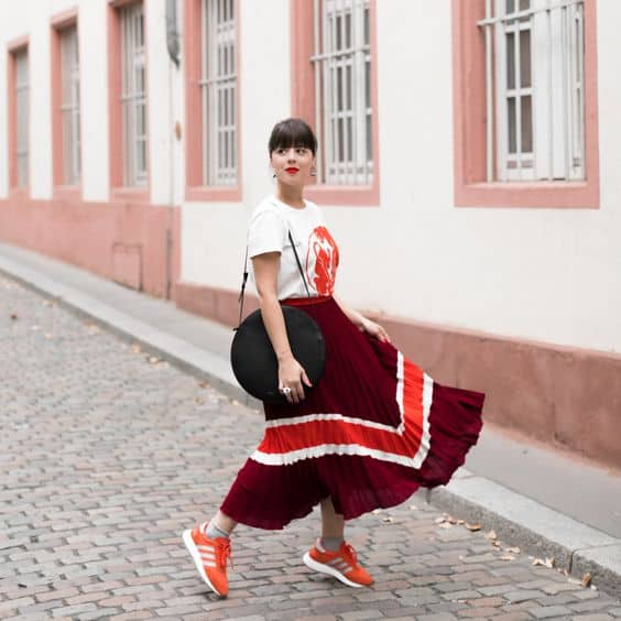 chaussures-femme-tendance-mode-soleil-jupebaskets-mode-idéelook-printempsété2019-baskets-sneakers-chaussurescolorées-style-idéelook chaussures-femme-tendance-mode-soleil-jupebaskets-mode-idéelook-printempsété2019-baskets-sneakers-chaussurescolorées-style-idéelook