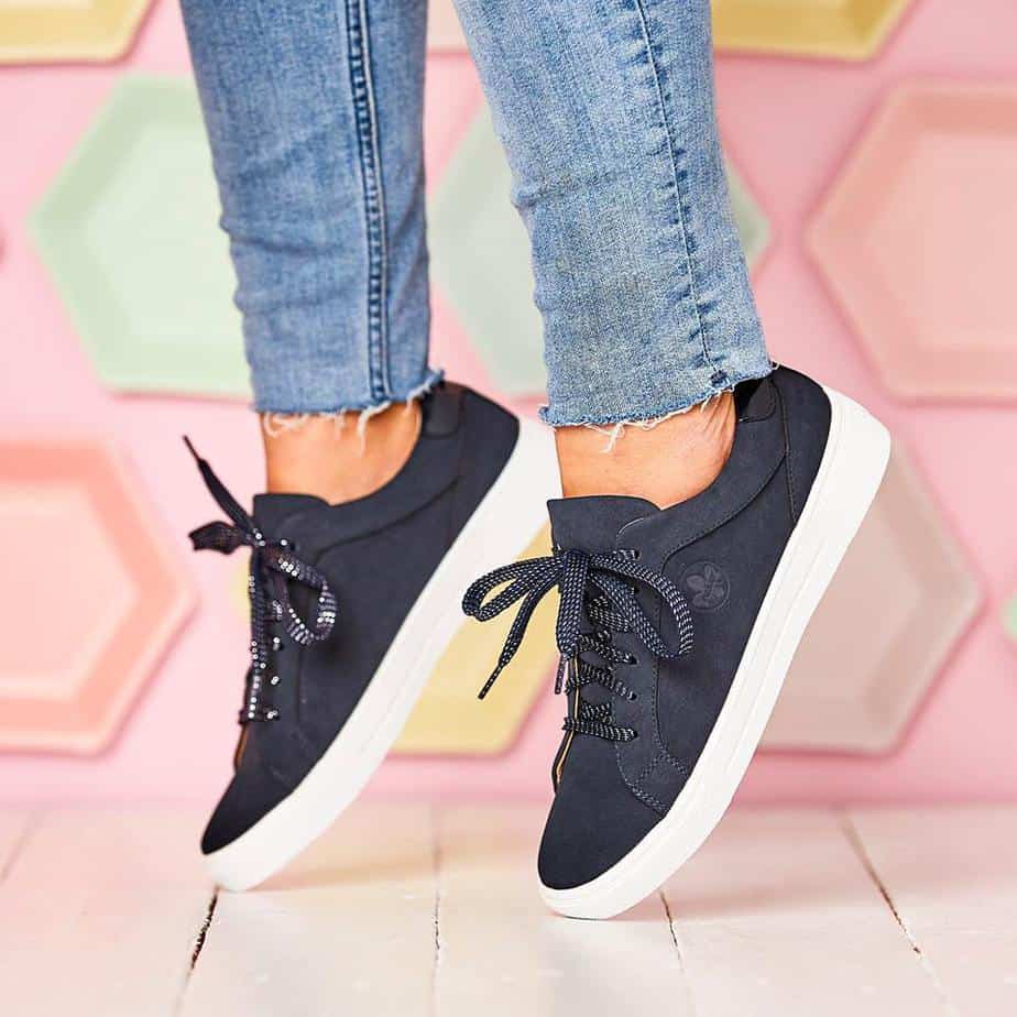 rieker-marque-chaussures-femme-tendance-mode-voyage-antistress-confort-n9110-marine-semellesblanches-vacances