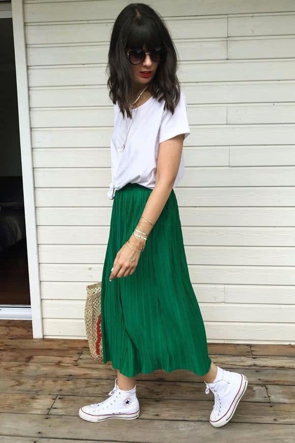 look jupe plissée avec converse haute pour la tendance jupe-baskets - chaussuresonline