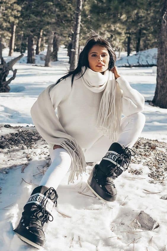 Outfit Moon boots et pantalon clair 
