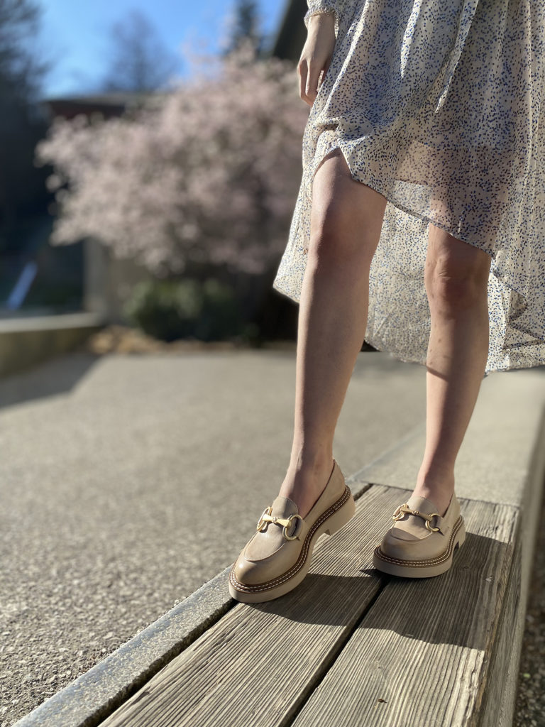mocassin