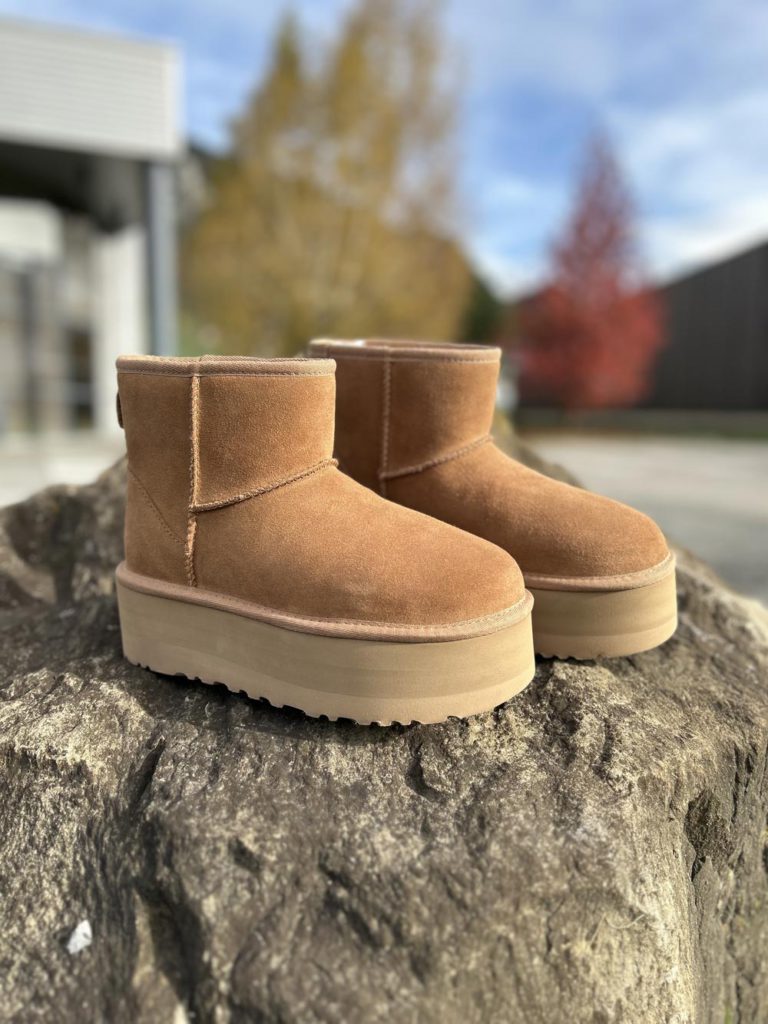 UGG Classic mini platform