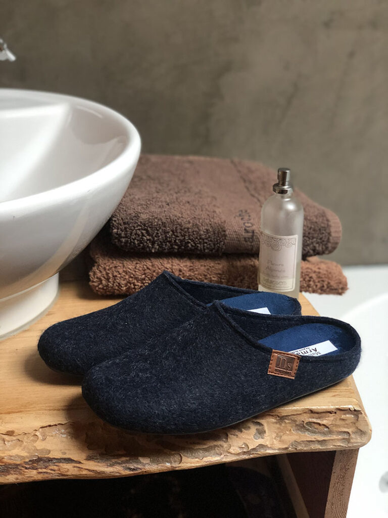 Maison Armando - mules bleu marine
