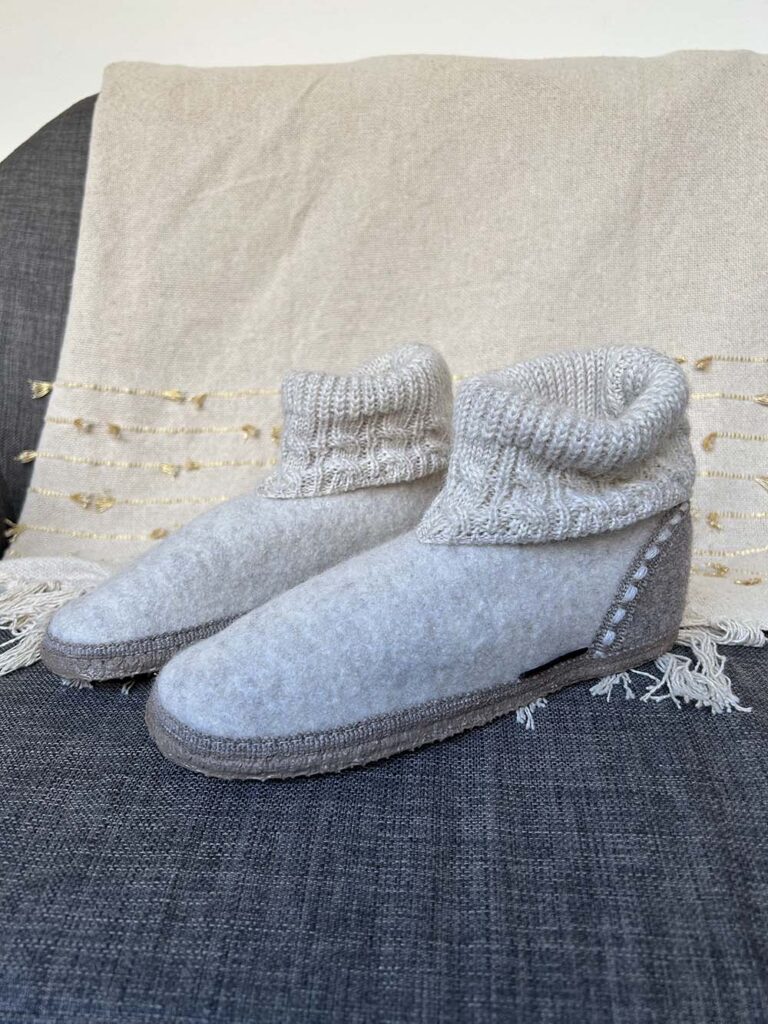 Chaussons chaussettes beige Giesswein pour femme