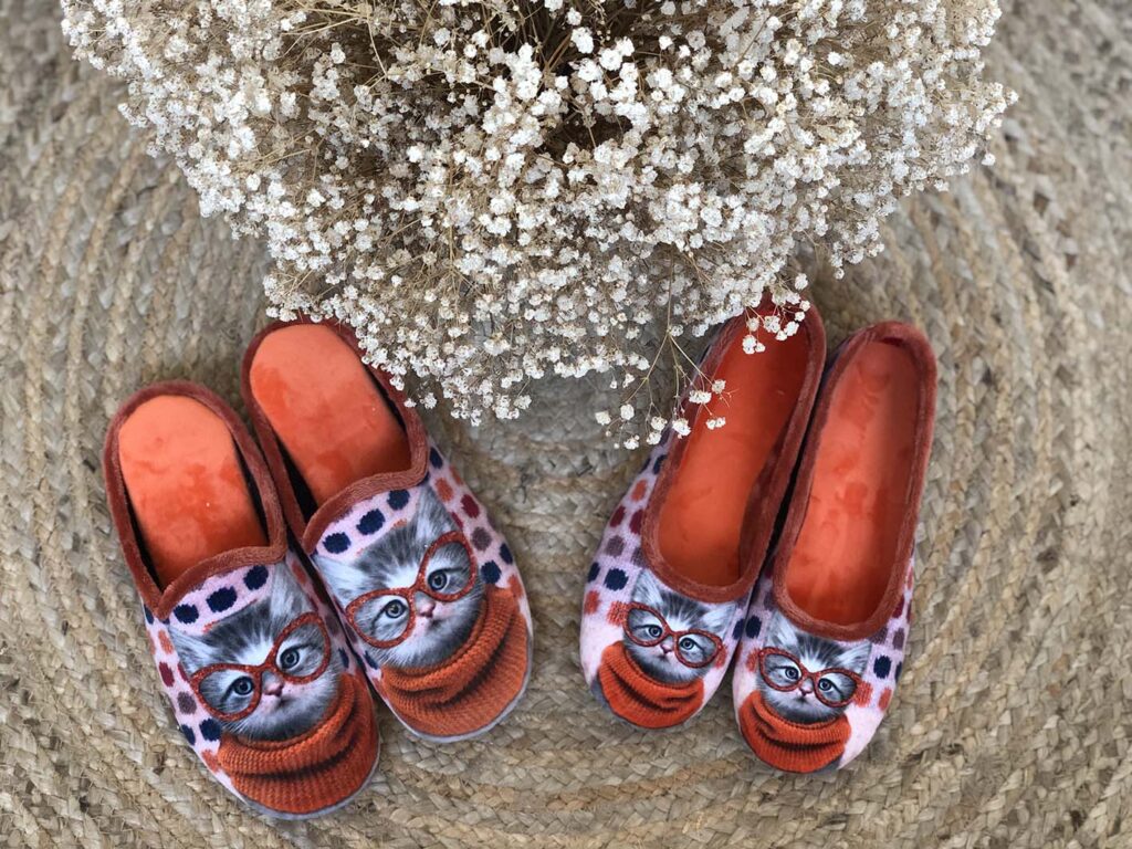 La maison de l'espadrille, chaussons chat