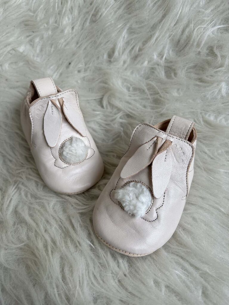 Chaussons rose Easy Peasy avec des lapins