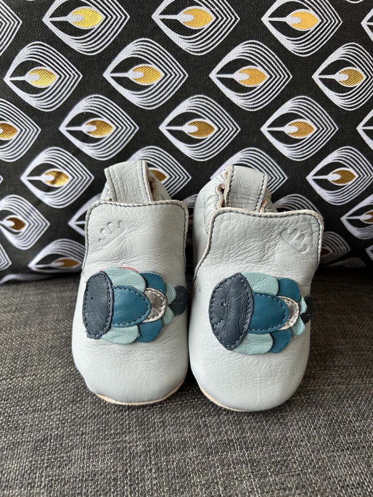 Chaussons bleus Easy Peasy avec des poissons