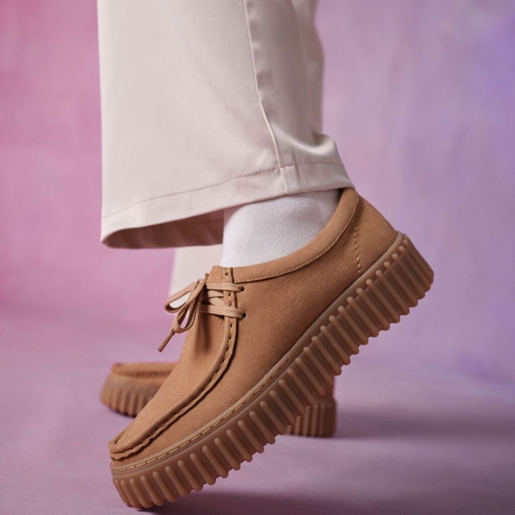 Basket homme clarks torhill low beige
