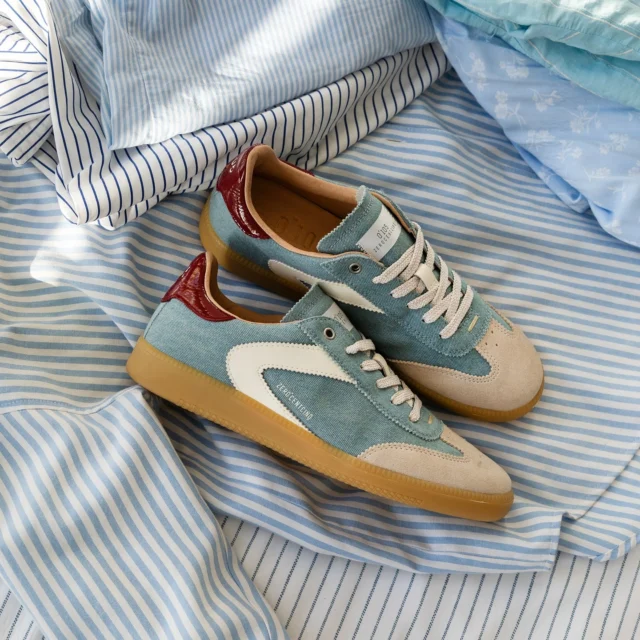 🌞 Coup de cœur 0.105 pour un été stylé et coloré ! 
.
0.105, c’est la collection fraîche, moderne et pleine de peps qu’on adore pour l’été ! Des designs originaux, des matières ultra quali et un style qui ne passe pas inaperçu… Parfait pour celles qui veulent allier confort et allure sous le soleil ☀️👟💛
.
🍋 LENOX - Réf : 7381002
💙 NOVA JEANS - Réf : 6765601
✨ NOVA MULE - Réf : 6765801
.
🇫🇷 WWW.CHAUSSURESONLINE.COM
E-shop français au pays du Mont-Blanc
.
#nouvellecollection #zerocentcinq #fashion #sneaker #summerstyle #modefemme #sneakers #tendancemode #newcollection #sneakerhead #shoes #SummerShoes